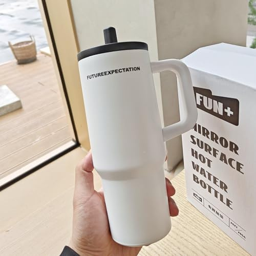 Klein bottle Tazza d'acqua per auto isolata in acciaio inossidabile con manico, 710 ml, colore bianco, base antiscivolo, colino da tè, design a doppia cannuccia (bianco)