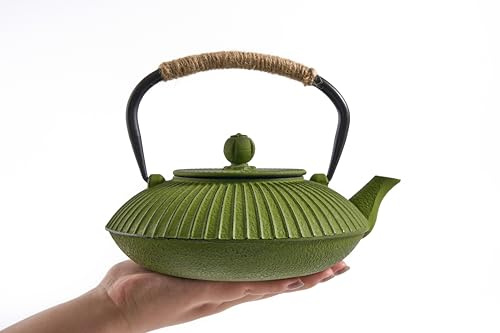 Green Cast Iron Teapot with Inbuilt Removable Infuser – 800ml Japanese Style with Geometric Pattern, Rust-Resistant, Heat Retention, Woven Handle, Traditional Tea Kettle for Loose-Leaf or Bagged Tea