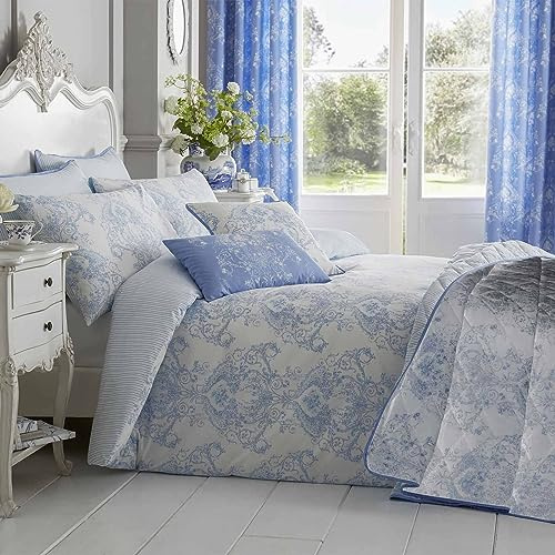 Homescapes blaues Bettwäsche-Set im Toile-de-Jouy Design, Baumwollmischung, Bettbezug 200 x 200 cm und 2 Kissenbezüge 48 x 74 cm mit Blumenmuster und Streifen, praktische Wendebettwäsche in Hellblau