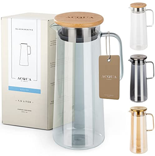 ACQUA DI AMALFI Carafe en verre avec couvercle - Carafe à eau de 1,5 l - Verseuse en verre avec couvercle - Anti-fuite et de qualité supérieure - Idéale pour la limonade, l'eau et le thé (bleu/bambou)