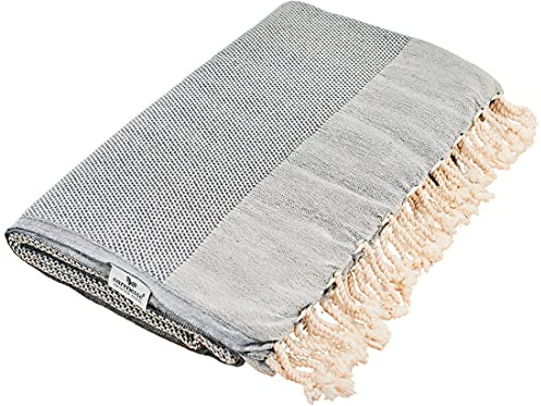 Carenesse Tagesdecke Favo Queen Size 240 x 200 cm grau-blau I Edle & zarte Wohndecke aus 100% Baumwolle mit feiner Strickoptik I Dünner Überwurf für Bett & Sofa I Plaid hochwertig & stilvoll