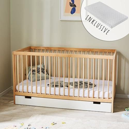 Kids Collective Babybett Kinderbett Gitterbett 60x120 höhenverstellbar & herausnehmbare Sprossen, mit Schublade und Matratze | Buchenholz Natur sehr stabil Made in Europe