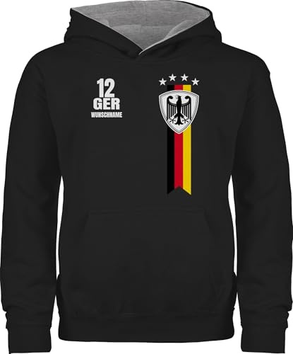 Geschenk mit Namen personalisiert by Shirtracer - Pullover Kinder Hoodie Jungen Mädchen - 2026 Fussball Fanartikel - Germany WM Fan Deutschland