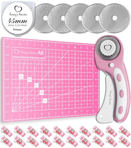 Honey's Heaven 45 mm Rollschneider Stoffschneider Set inkl. A6 Schneideunterlage, Ersatzklingen, Stoffklammern, Patchwork-Lineal (Pink, Schneidematte im A6-Format)