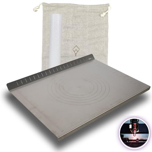 Spianatoia Impastare Inox, Misuratori, con Alzatina, 60x46 cm | Il bordo dietro ferma la farina, le tacche danno la misura della sfoglia, base che non scivola