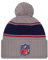 New Era NFL Shield NFL 2024 Sideline Sport Knit Grau Bommelmütze - One-Size