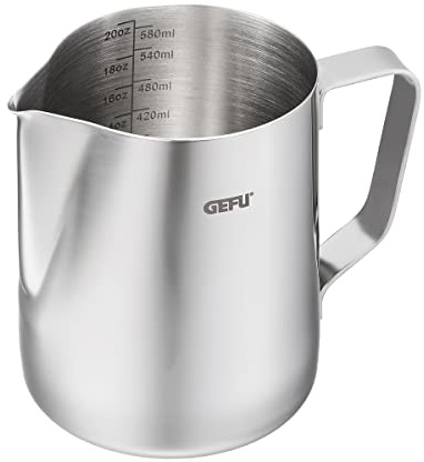 GEFU Milchkännchen Barista, 600 ml - Aufschäumkännchen aus Edelstahl | Präzise Latte Art Tülle, integrierte Messskala in ml & fl. oz, induktionsgeeignet, spülmaschinenfestes Barista Zubehör
