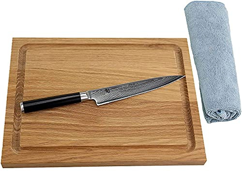 Kai Shun Messer Angebotsset – Classic Tomatenmesser DM-0722 – ultrascharfes japanisches Messer mit rostfreier Damastklinge + 100% handgefertigtem Eiche Schneidebrett 30x22cm & Poliertuch