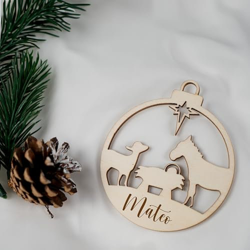 KIDSMOOD Weihnachtskugeln aus Holz, personalisiert mit Wunschnamen - Individueller Weihnachtsbaumschmuck für unvergessliche Weihnachtsmomente - 2er Set