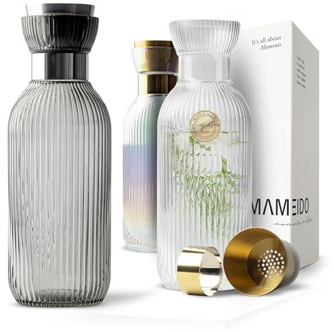 MAMEIDO Wasserkaraffe 1 l, Glaskaraffe mit Ausgießer & Sieb, mundgeblasene Karaffe Glas, Wasserkrug mit edler Optik für besondere Anlässe, Karaffen zum Verschenken (Smoke Silver)