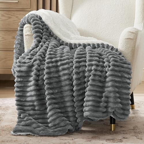 Bedsure Sherpa Fleece Throw Blanket - Fluffy Blanket, Dark Grey, 130x150cm | Soft Cosy Winter Sofa Blankets Thick Warm Throws for Bed Room Decor Gifts for Women and Girls Lightweight Warmth Throw