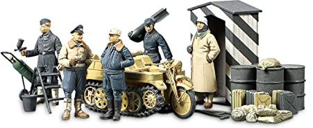 TAMIYA 32412-000 32412 - 0.075 Deutsches Figuren-Set Luftw.(5)Wint.m. Kkrad, Modellbau, Plastik Bausatz, Basteln, Hobby, Kleben, Plastikbausatz, Unlackiert