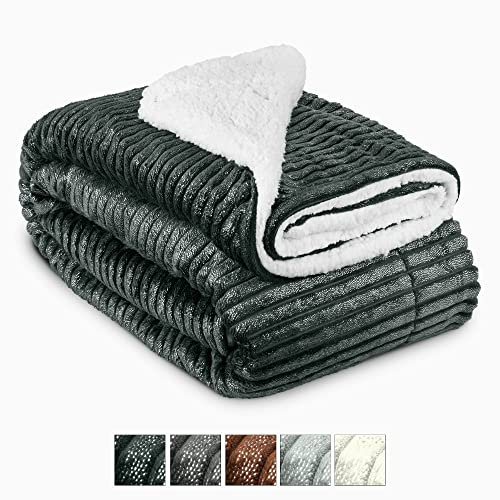 Beautissu Sherpa Decke Kuscheldecke Glitzereffekt 220x240 cm XXL Schwarz – Dicke Winter Fleecedecke Lammfell-Optik & – Hautfreundliche Flauschige Wärmedecke Couch-Überwurf Sofadecke – Elisa