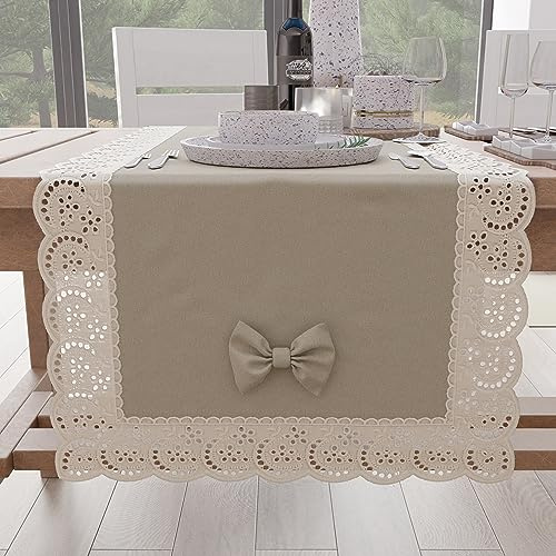 PETTI Artigiani Italiani - Runner Tavola Elegante di Cotone, per Tavolo Cucina, Soggiorno, Sala da Pranzo, Tovaglie in Tinta Unita con Balza in Pizzo Sangallo e Fiocchi 40x140 cm, Beige
