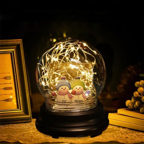 Personalisierte Familie Schneemann Glaskugel, LED-beleuchtete Namen Schneekugel mit schwarzem Sockel, Schneemann Weihnachten LED-Lichter für Valentinstag, Geburtstag, Jahrestag für Frauen, Großeltern,