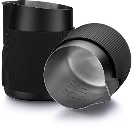 Normcore Griffloser Milchkrug mit scharfem Ausguss – Espresso Dampfkrug – 18/8 Edelstahl Milchaufschäumkrug – Schwarz Antihaftbeschichtung – Kaffee Latte Aufschäumen Krug – 600 ml