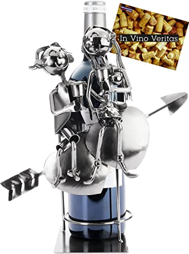 BRUBAKER Weinflaschenhalter verliebtes Paar auf Herz Pfeil - Metall Flaschenhalter Liebespaar mit Weingläsern - 27 cm Flaschenständer Dekoration mit Grußkarte - Wein Geschenk zum Valentinstag