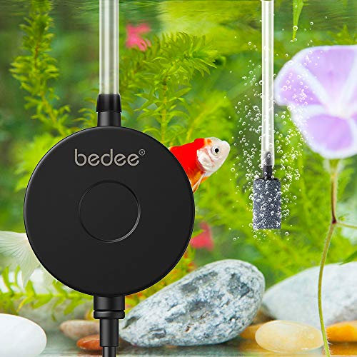 bedee Aquarium Luftpumpe, Leise <35 dB Membranpumpe mit Rückschlagventil, Sprudelstein und Saugnapf, Energiesparend 1W Sauerstoffpumpe für Aquarien Fischtank bis zu 50 L, Schwarz