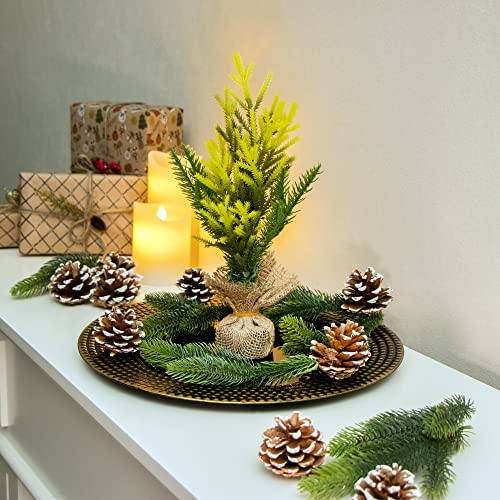 COM-FOUR® Deko-Baum, dekorativer Kleiner Schmuckbaum, tolle Tischdeko, optimal für die Adventszeit, ergänzt Kränze und Girlanden (30cm grüne Zweige in Jute)
