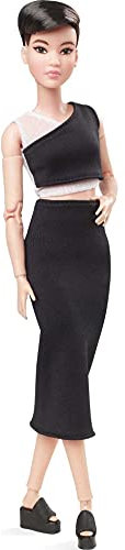 Barbie GXB29 - Signature Looks Puppe: Petite (Kurze Schwarze Haare), ab 6 Jahren