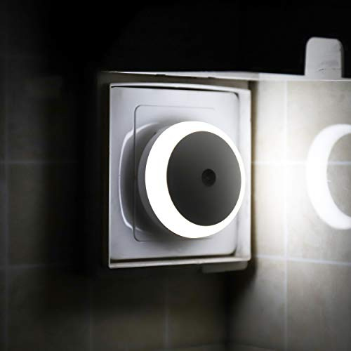 myCozyLite Nachtlicht Steckdose, Lichtsensor, Kaltweißes Licht, Kompakt und Klein, Energieeffizient, Smart LED Nachtlicht, für Badezimmer, Schlafzimmer, Küche, Rund, 2er Pack