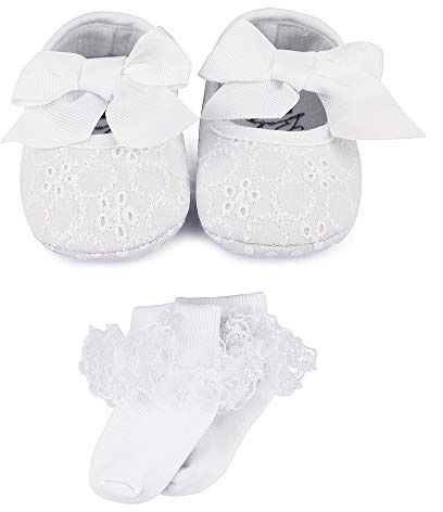 LACOFIA Baby, flicka, halkfri, mjuk sula, vita dopskor och haklapp med broderat kors, Vit - F vit - 0-3 Monate
