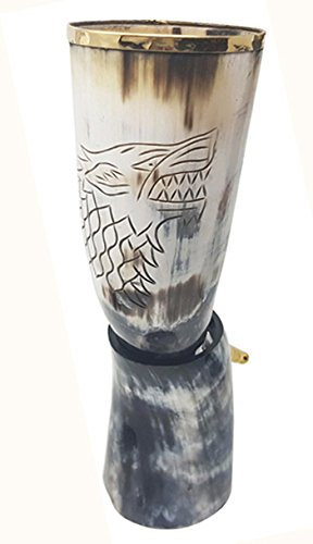 Corne de taureau de 30,5 à 38 cm : corne viking pour boissons artisanale avec gravure du roi Robb, le « Jeune Loup » avec garniture en laiton sur le bord supérieur et la poignée ; (0,5 pinte)