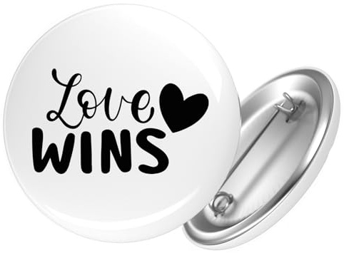 Huuraa Button Love wins Herz Geschenk | 25mm Pin Accessoire rund mit Sicherheitsnadel Ansteckbutton Geschenkidee Anstecknadeln für Jacken Rucksäcke