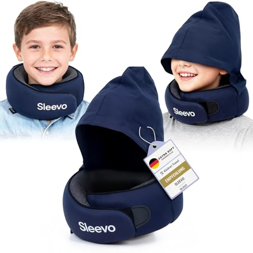 Sleevo Nackenkissen Flugzeug Kinder mit Kapuze & Memory Foam – Nackenhörnchen & Kopfstütze für Auto & Flugzeug – Weiches Reisekissen, Waschbar & Ergonomisch inkl. Tasche – Blau – ab 6 Jahren