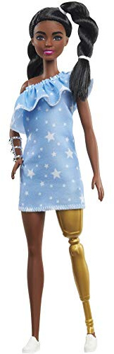 Barbie GYG09 - Fashionistas Puppe 146 (schwarzhaarig) mit Beinprothese, 2 gedrehten Zöpfen und Kleid mit Sternenmuster, Spielzeug ab 3 Jahren