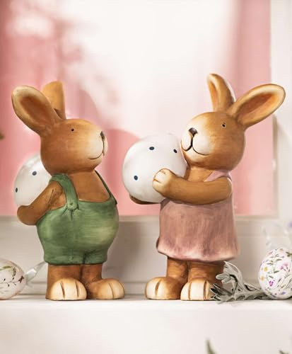 Dekoleidenschaft 2X Dekofigur Hase mit Osterei aus Terracotta, 26 cm hoch, Osterhase, Outdoor Osterdeko, Garten-Deko für Draußen