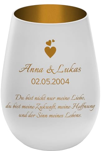 Windlicht mit Gravur ''In Love'' - Weiß/Gold - personalisierbarer Glas Teelichthalter mit Namen, Daten, Wunschtext - Höhe 12 cm - Geschenk zu Valentinstag Hochzeit Verlobung Jahrestag