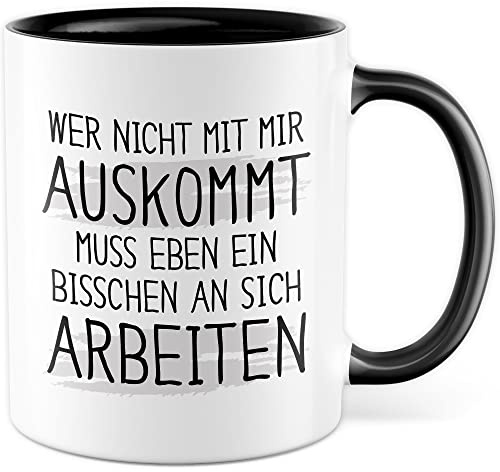 Tasse Humor Geschenk, Wer nicht mit mir auskommt muss halt ein bisschen an sich arbeiten Geschenkidee Kaffeetasse mit Spruch lustig Kaffee-Becher Witztasse Teetasse witzige Tasse (Weiß/Schwarz)