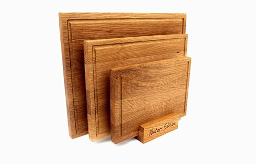 NATURE EDITION Schneidebrett 3er Set (40x30/33x24/26x18/2cm) aus massivem Eichenholz | Holzbrett Küche | Antibakterielle Küchenbretter mit Ständer, Saftrille und Füße | Made in Europe