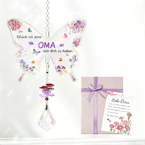 Yeria Oma Geschenk – Kristall Sonnenfänger Schmetterling mit Spruch „Glück ist eine Oma wie Dich zu haben“, Lila Fensterdeko mit Geschenkbox & Karte, Geburtstags- & Muttertagsgeschenk