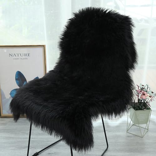 AMFUN Faux Lammfell Schaffell Teppich, Longhair Flauschiger Teppich, Flauschiger Schaffell Lammfell Fellteppich Waschbar, Weicher Fell Carpet für Stühle Sofa Schlafzimmer(Schwarz, 60 x 90 cm)