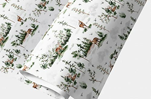 Schönes Forst Geschenkpapier Set: Winter Geschenkpapier mit Wald Bäumen Rehen und Hirschen, Dekorpapier, Musterpapier zum Einpacken von Geschenken, grün weiß, Format: 32 x 48cm, 4 Bogen