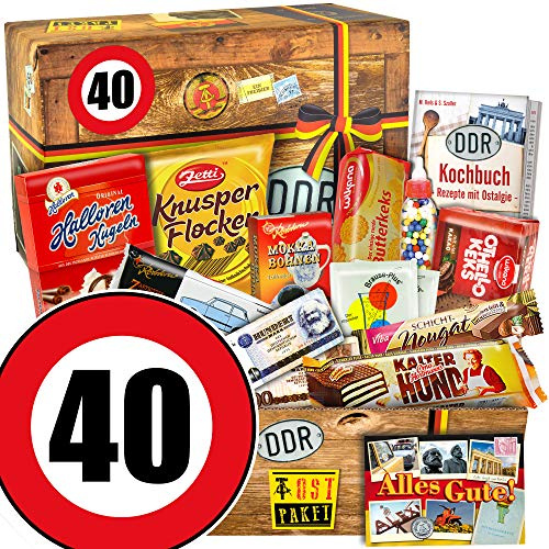 Ossi Paket L - DDR Süssigkeiten Geschenkbox - Ostprodukte Set mit Buch | Geschenkset mit 11 Ostalgie Spezialitäten inklusive DDR Kochbuch, ideal als Präsentkorb für Männer und Frauen zum 40.
