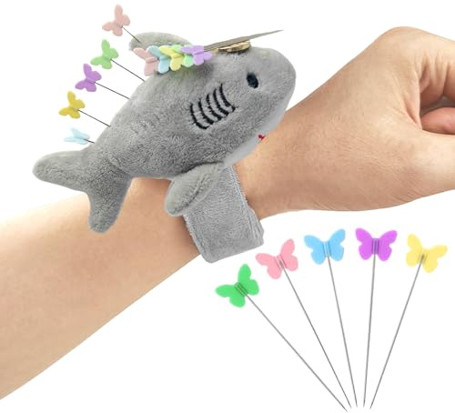 Niedliches Hai-Handgelenk-Nadelkissen zum Nähen mit magnetischem Schnapparmband, Armbänder für Nadeln und Nadeln, inklusive 50 schönen Schmetterlingsnadeln.