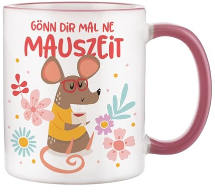 Herz & Heim® Tasse „Gönn dir mal ne Mauszeit“ – Personalisierbar mit Name auf der Rückseite – Rosa Kaffeetasse mit süßem Maus-Motiv und Blumen – Geschenk für Kollegin, Freundin oder Erzieherin