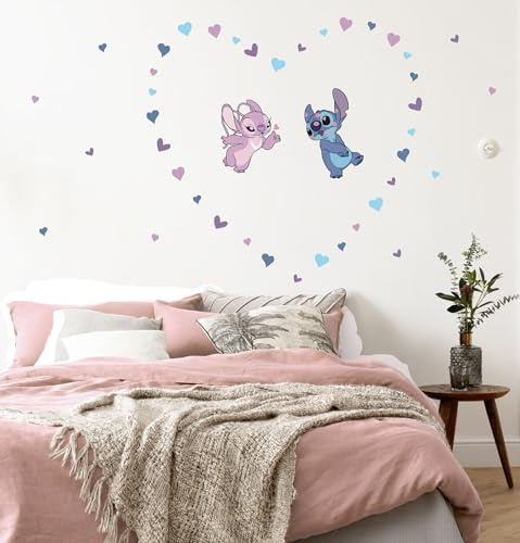 Komar Väggtatuering – Stitch in Love – storlek 50 x 70 cm – Disney, väggdekal, barnrum, klistermärke