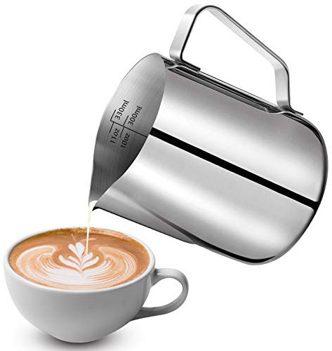Milchkännchen,350ml Milchkännchen Handheld Edelstahl Aufschäumkännchen, Milchkanne mit Messung Mark für Barista, Milch Pitcher für Cappuccino, Latte Art,Espresso, Perfekt für Kaffeeliebhabe, Silber
