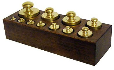 Fabris Uber Socle en bois avec 11 poids balance en laiton différents grammages