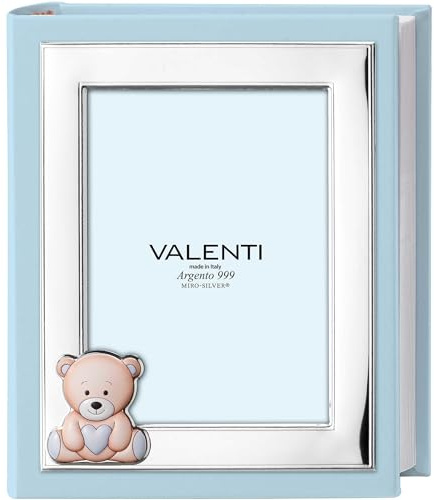 Album cornice di Valenti. Cornice con orsetto multicolor celeste Dimensioni: cm 20x25. La referenza è: 73580 2C.