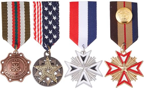 SUPerfINDINGS 4 st 4 stilar militär medalj brosch nålar retro brittisk Preppy stil legering med järn hänge stift retro vintage militära medaljer för uniform kvinnor män