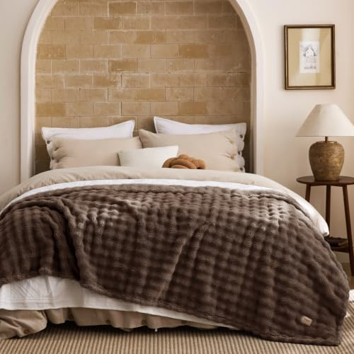 BEDSURE Kuscheldecke Flauschig Bubble Decke - Braun, 220x240 cm | Sofadecke, Dicke Fleecedecke, Tagesdecke für Zimmer Deko, Wolkenweich & Atmungsaktiv Wolldecke, Geschenk für Frauen