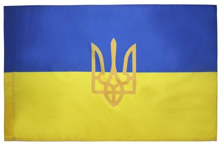 AZ FLAG Flagge Ukraine mit Waffen 90x60 cm Polyester 100D Hohlsaum | Für innen und außen Ukrainische dekorative Flagge doppelte Nähte und verstärkte Kanten mit Masttunnel 100D Polyester