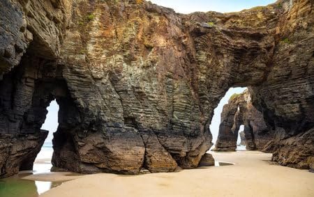 Holz-Bild 50 x 30 cm: Natürliche Felsbögen am Strand der Kathedralen, Playa de las Catedrales in Ribadeo, Galizien, Spanien (216959360)