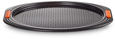 Le Creuset Non-Stick Carbon Steel Bakeware Pizza Pan, Black, 38.7 x 36.7 x 1.2 cm, 33 cm, 46089330010000