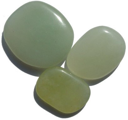 1 Stück Jade Serpentin flacher Trommelstein Handschmeichler gute Steinqualität und Polierung(2426)